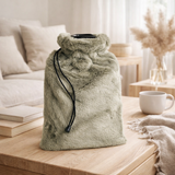 Bouillotte Kinta Olive 23 x 33 en situation