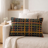 Coussin brodé Soline Ambre 30 x 50 en situation