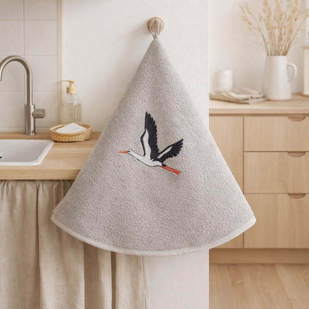 Essuie-mains rond Cigogne Envol Strasbourg Gris diamétre 60 cm en situation