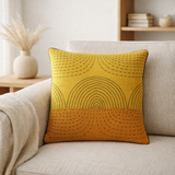 Coussin brodé Etna Mirabelle 45 x 45 en situation