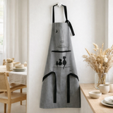 Tablier de cuisine Dubout Chats Eiffel Gris 72 x 85 en situation
