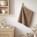 Essuie-mains oeillet Curl Tabac 50 x 50 en situation