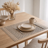 Set de table Kadra Naturel/noir 33 x 45 en situation