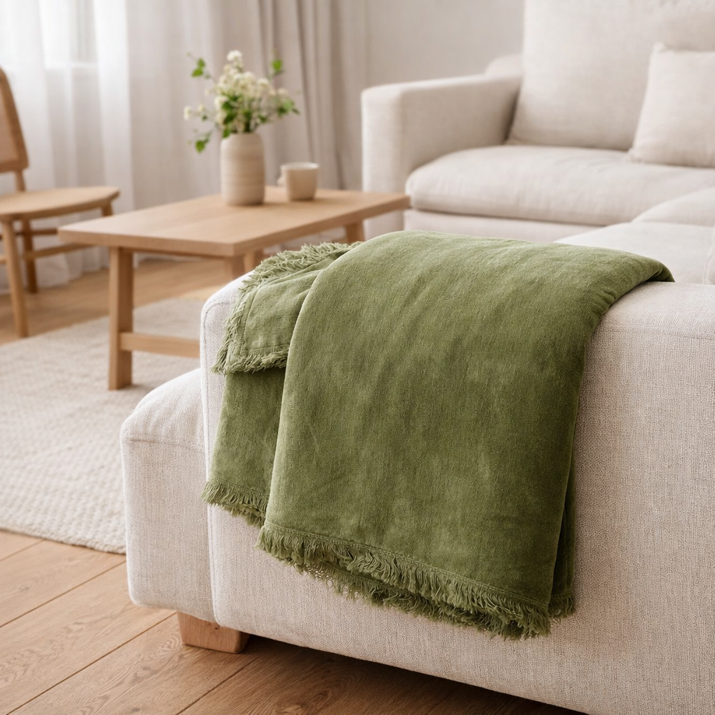 Édredon uni Fara Olive 85 x 200 en situation