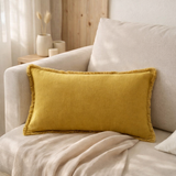 Coussin uni Laly Gold 30 x 50 en situation