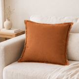 Coussin uni Laly Cuivre 45 x 45 en situation