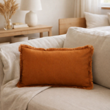 Coussin uni Laly Cuivre 30 x 50 en situation