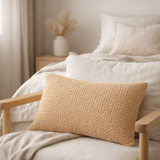 Coussin Stonewashed Maia Sable 30 x 50 en situation