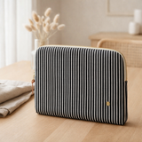 Housse iPad Basile Caviar 19 x 26 x 3 en situation