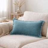 Coussin uni Fara Acier 30 x 50 en situation