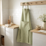 Tablier de cuisine recyclé Ada Amande 72 x 85 en situation