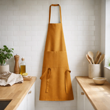 Tablier de cuisine recyclé Dario Ambre 72 x 85 en situation