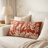 Coussin brodé Raki Rooibos 40 x 65 en situation