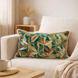 Coussin imprimé Alina Pétrole 40 x 65 en situation