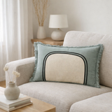 Coussin bicolore Laly Prusse 40 x 65 en situation