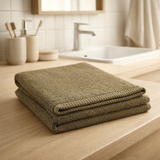Serviette de toilette Bora Cèdre 50 x 100 en situation