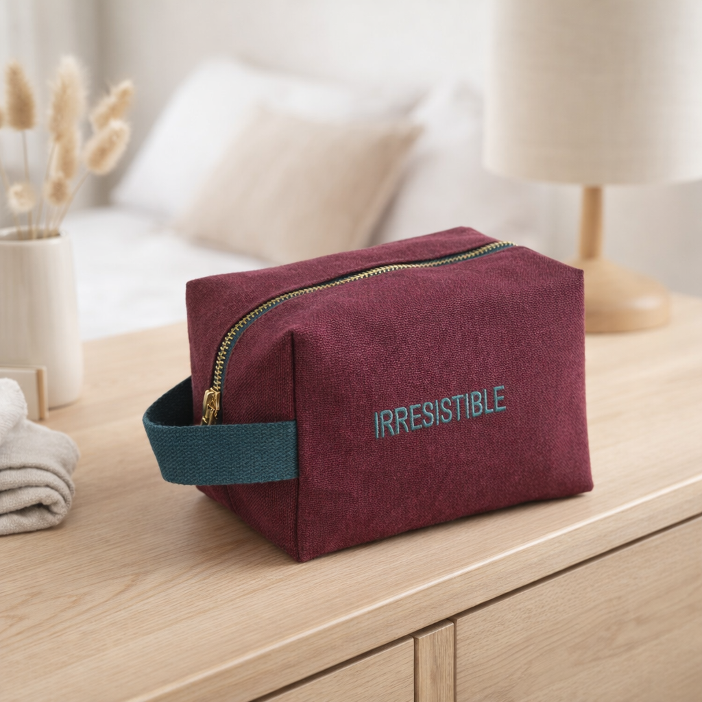 Trousse cube Irrésistible Wine 10 x 16 x 10 en situation