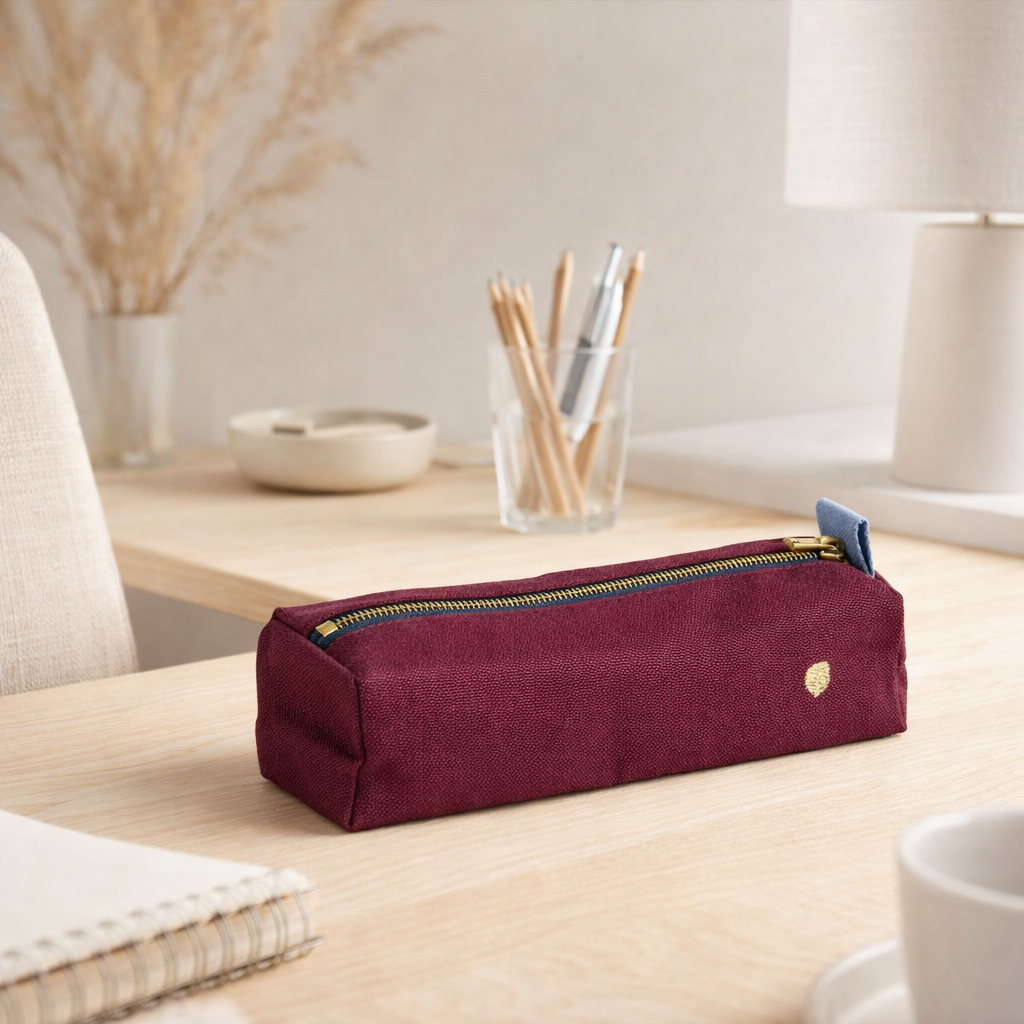 Trousse de bureau Iona Wine 6 x 20 x 6 en situation