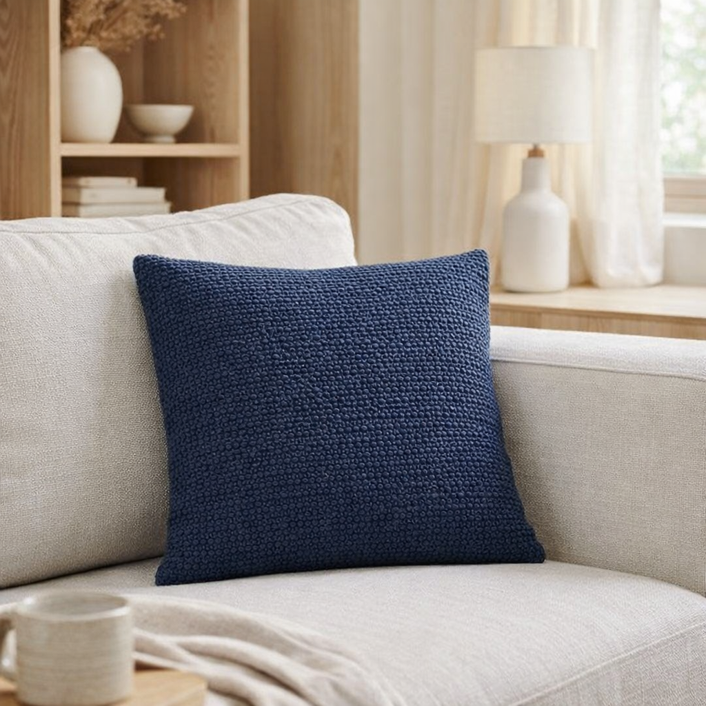 Coussin recyclé Maia Navy 45 x 45 en situation
