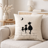 Coussin Dubout 3 chats Ecru 45 x 45 en situation