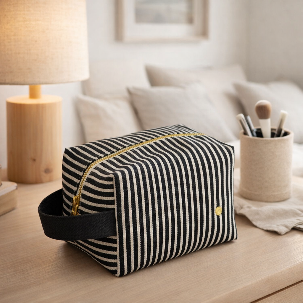 Trousse cube Basile Caviar 10 x 16 x 10 en situation