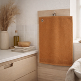 Essuie-mains oeillet Curl Ambre 50 x 50 en situation