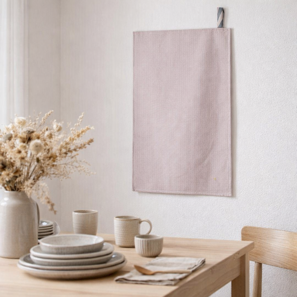 Torchon Marcel Poivre rose 70 x 50 en situation