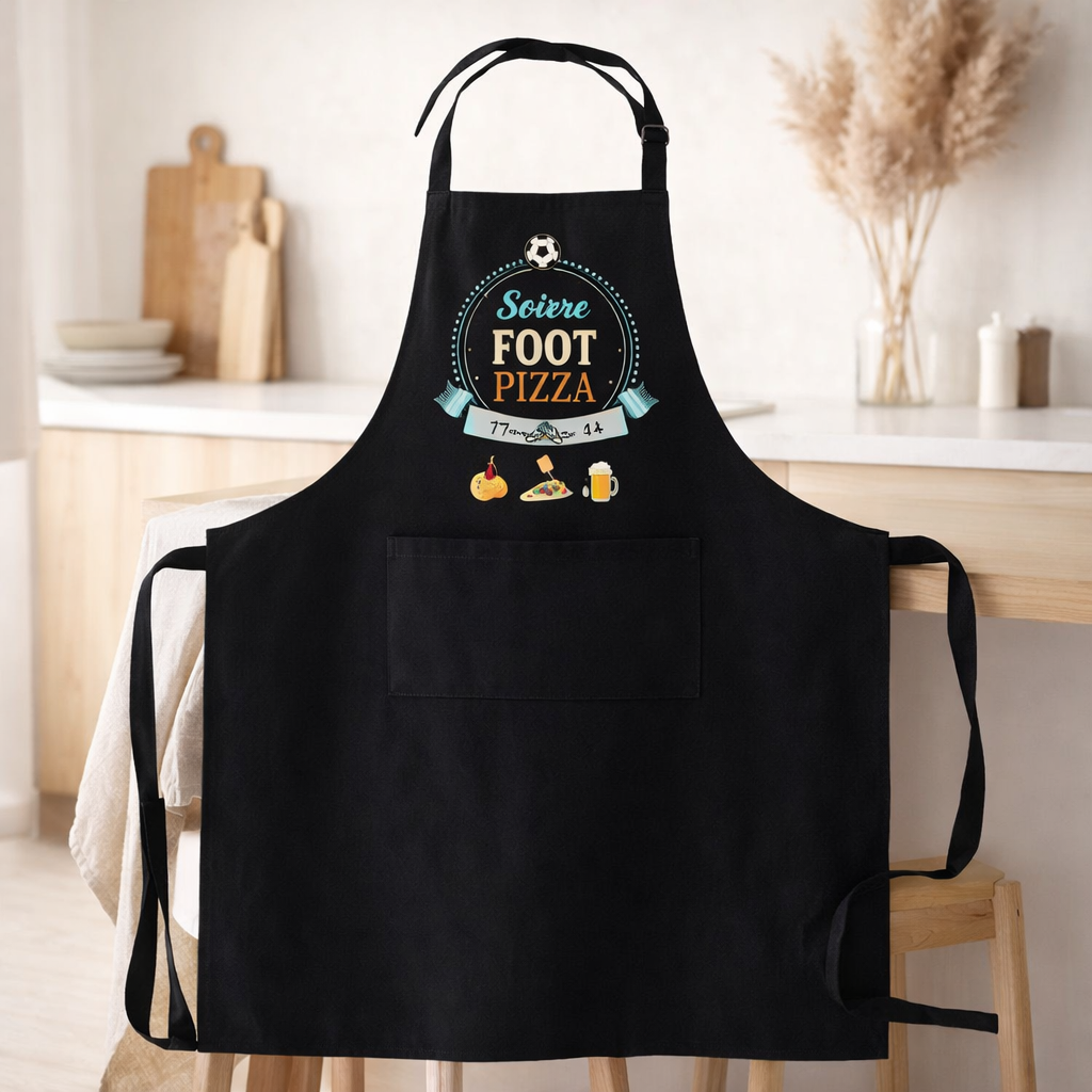Tablier de cuisne Soirée Foot Pizza recyclé Noir 72 x 90 en situation