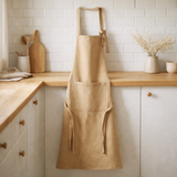 Tablier de cuisine recyclé Ada Camel 72 x 85 en situation