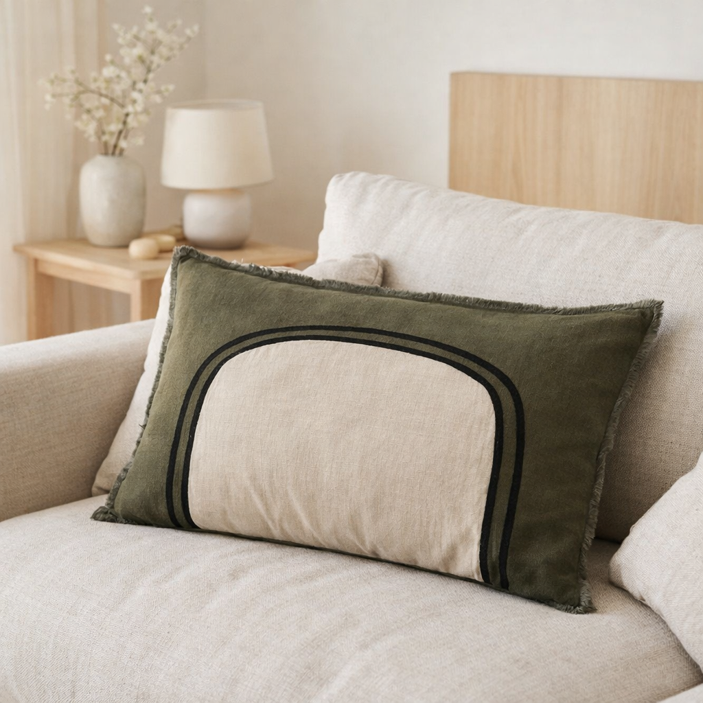 Coussin bicolore Laly Olive 40 x 65 en situation