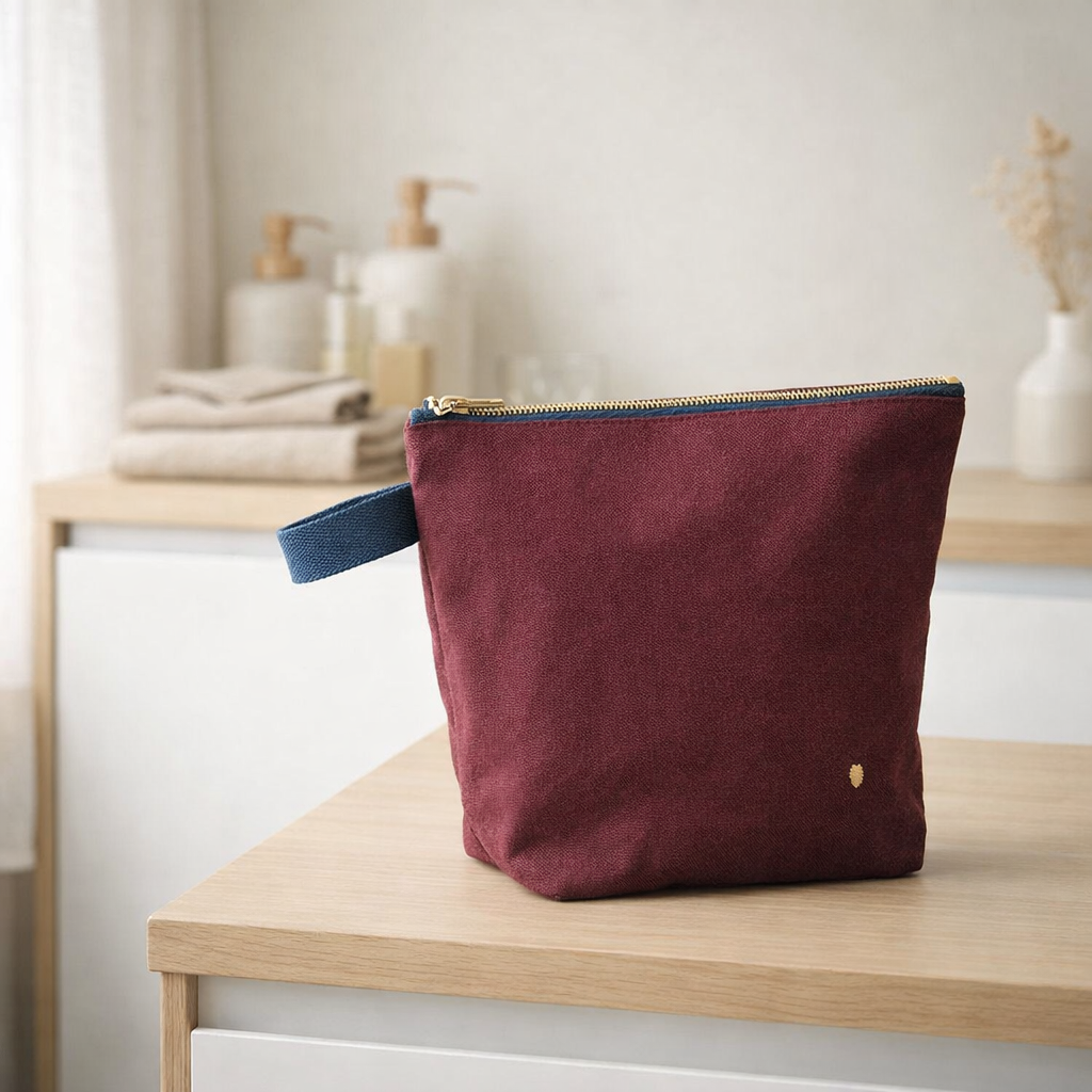 Trousse de toilette Iona Wine 28 x 23 x 10 en situation