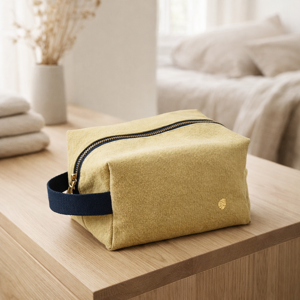 Trousse cube Iona Ananas 10 x 16 x 10 en situation