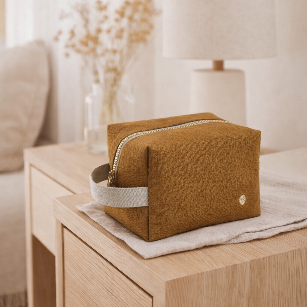 Trousse cube iona noix 10 x 16 x 10 en situation