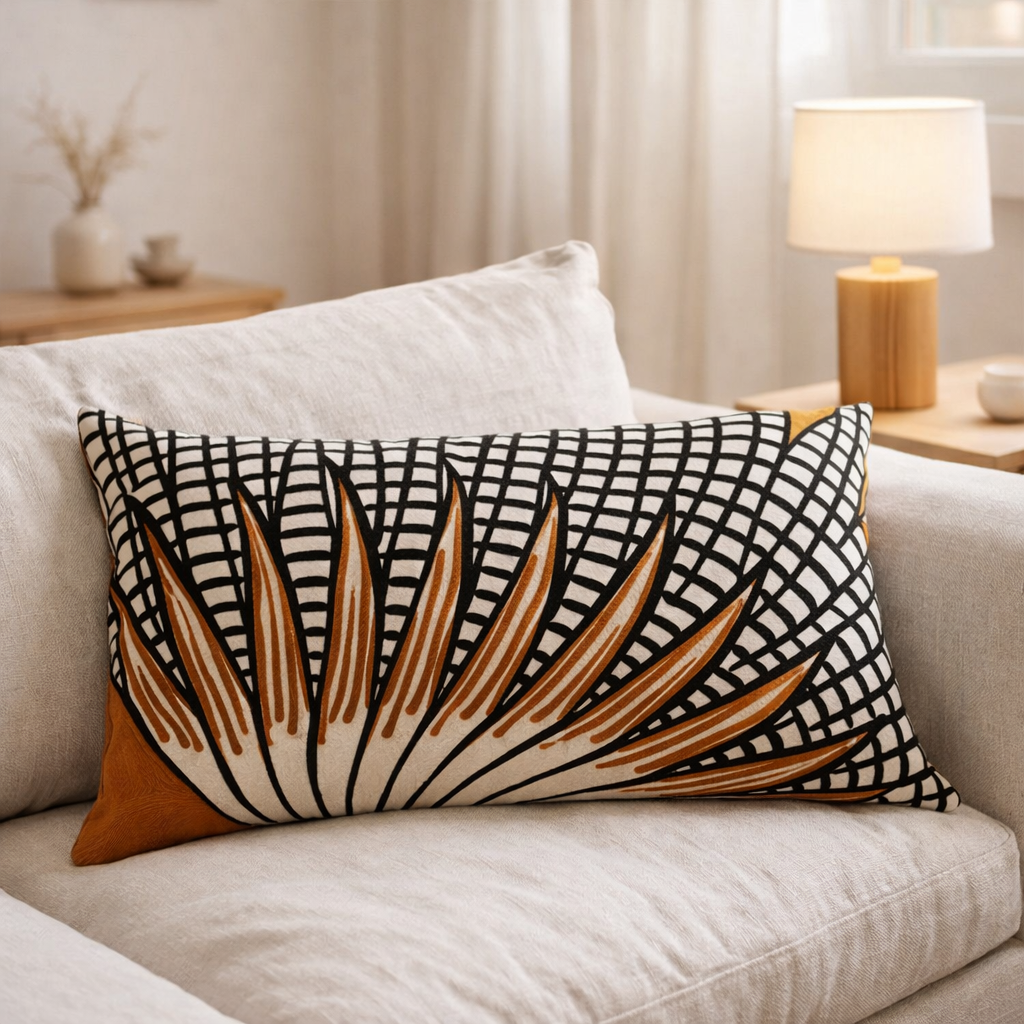 Coussin brodé Ewan Cuivre 40 x 65 en situation