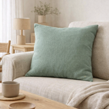 Housse de coussin Mona Celadon 80 x 80 en situation