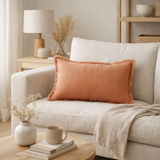 Coussin uni Laly Epice 30 x 50 en situation