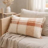 Coussin jacquard Jane Multico sienne 40 x 65 en situation
