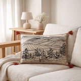 Coussin brodé Dusko Sienne 40 x 65 en situation
