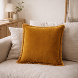 Coussin uni Fara Safran 45 x 45 en situation