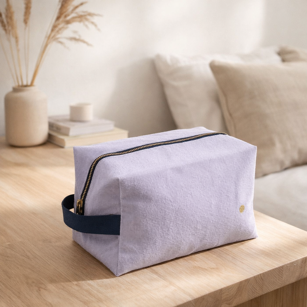 Trousse cube Iona Lilas 14 x 22 x 11 en situation