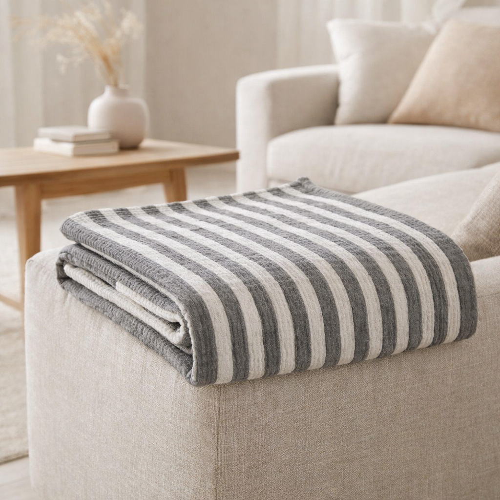 Plaid Calista Cendre 137 x 180 en situation