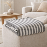 Plaid Calista Cendre 137 x 180 en situation