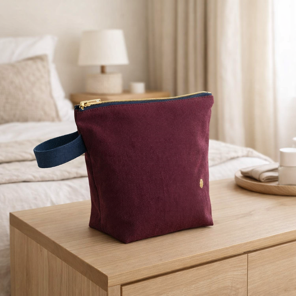 Trousse de toilette Iona Wine 22 x 18 x 7,5 en situation