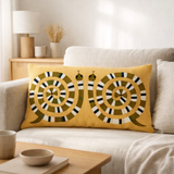 Coussin brodé Yoka Mangue 40 x 65 en situation