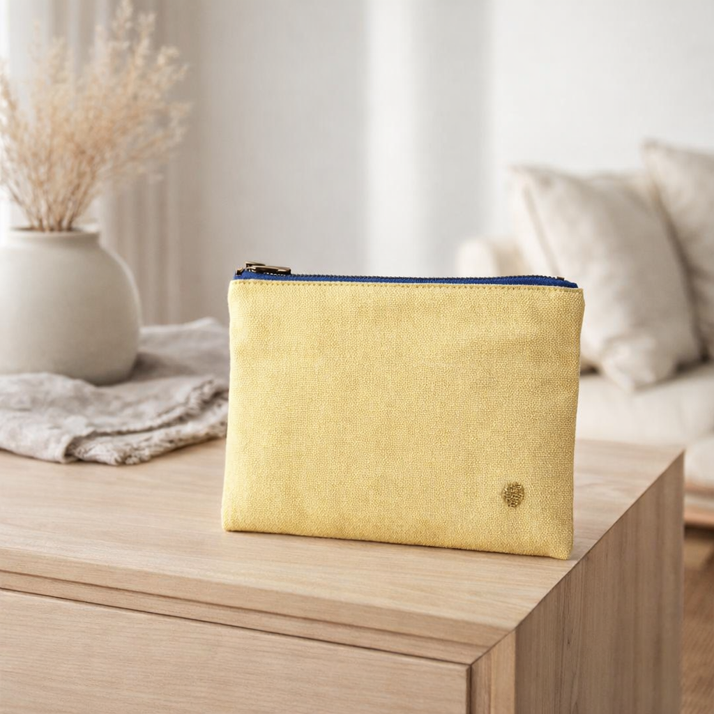 Pochette iona soleil m 14 x 19 x 1 en situation