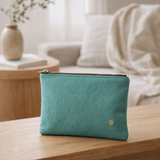 Pochette Tricolo Détox bluetiful M 14 x 19 x 1 en situation