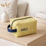 Trousse cube Smile Ananas 10 x 16 x 10 en situation