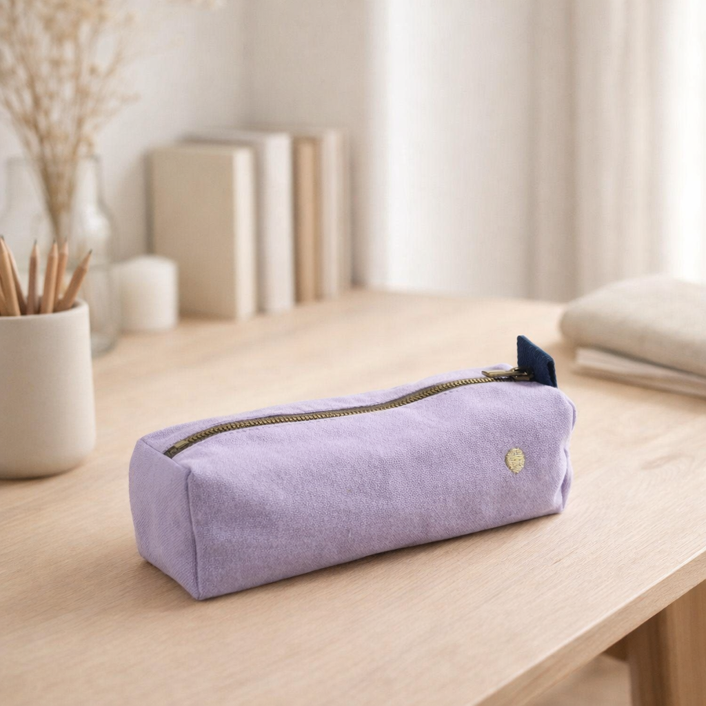 Trousse de bureau Iona Lilas 6 x 20 x 6 en situation