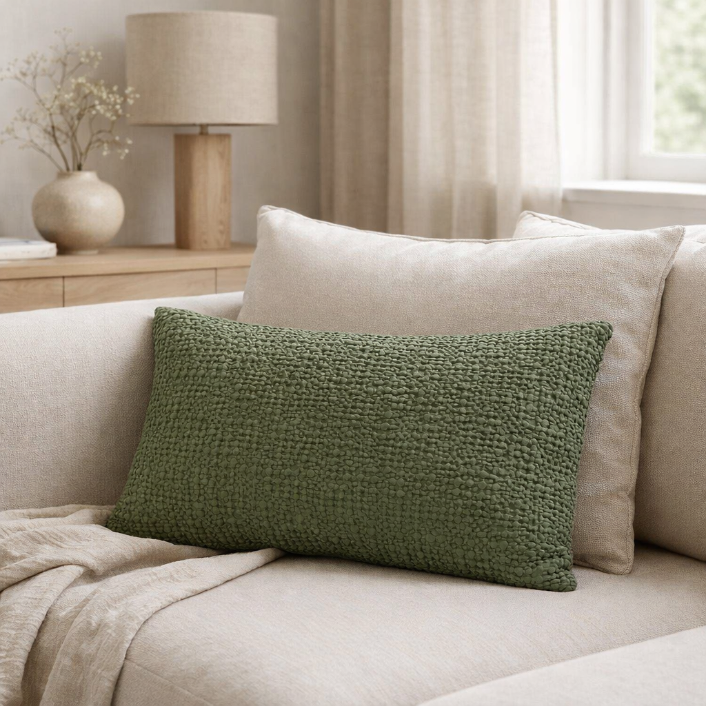 Coussin Tana Olive 40 x 65 en situation