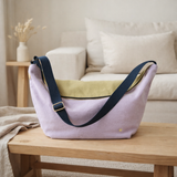 Sac demi-lune Tricolo Lilas ananas 53 x 28 x 12 en situation
